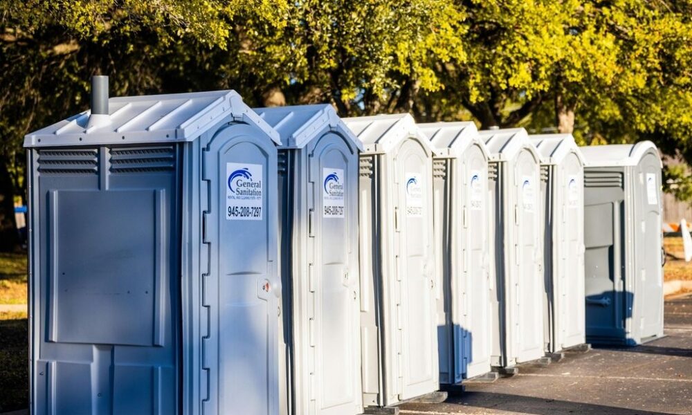 How Can You Hire Clean, Affordable Temporary Restrooms?